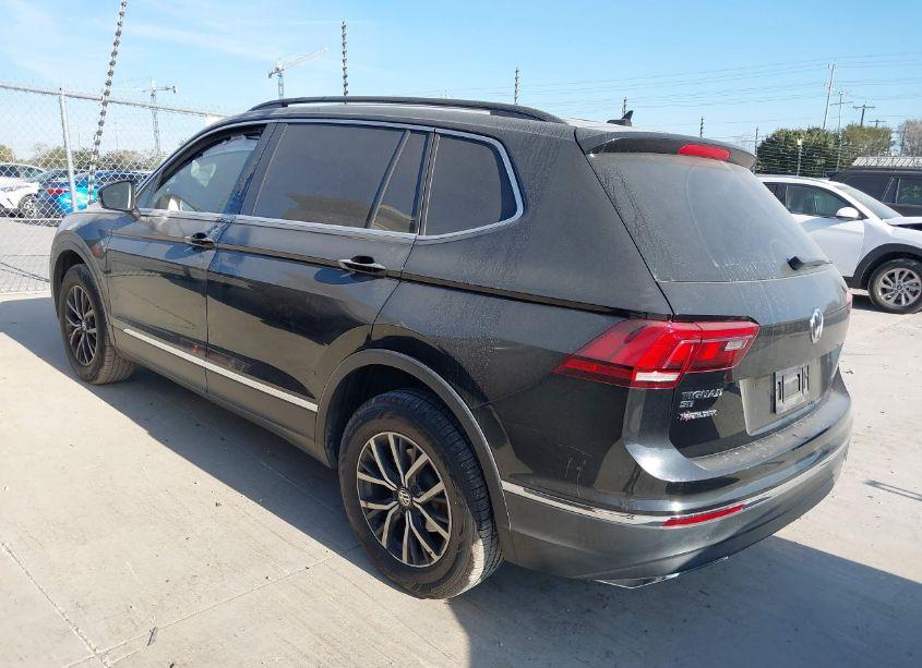 Photo 3 of 2018 Volkswagen Tiguan 2.0T SE/2.0T SEL (VIN 3VV3B7AX1JM006255)