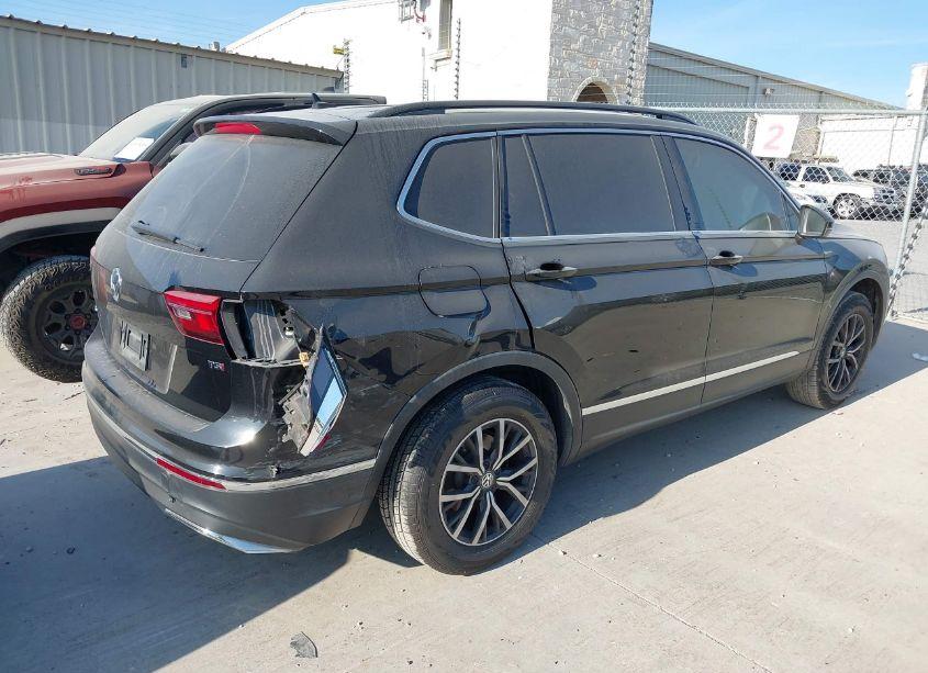 Photo 4 of 2018 Volkswagen Tiguan 2.0T SE/2.0T SEL (VIN 3VV3B7AX1JM006255)