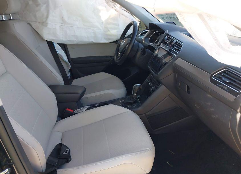 Photo 5 of 2018 Volkswagen Tiguan 2.0T SE/2.0T SEL (VIN 3VV3B7AX1JM006255)