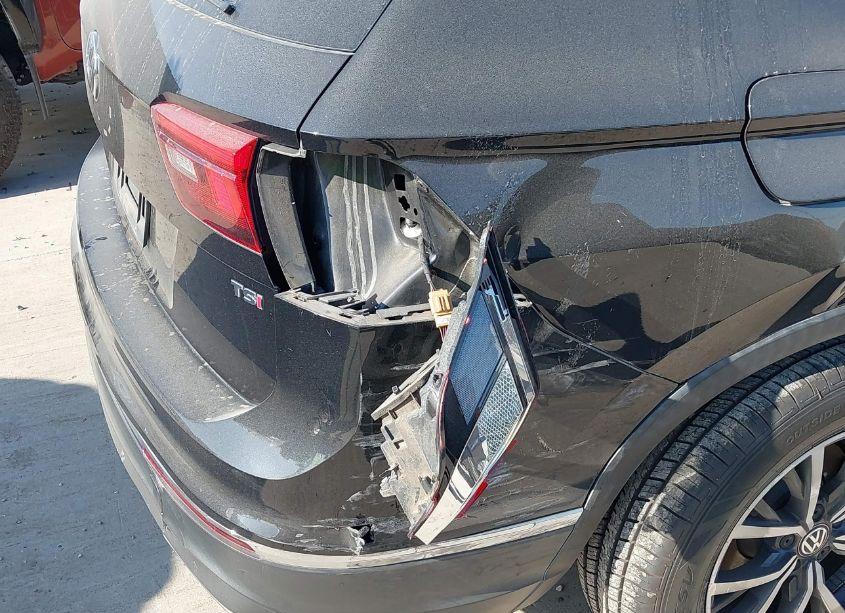 Photo 6 of 2018 Volkswagen Tiguan 2.0T SE/2.0T SEL (VIN 3VV3B7AX1JM006255)