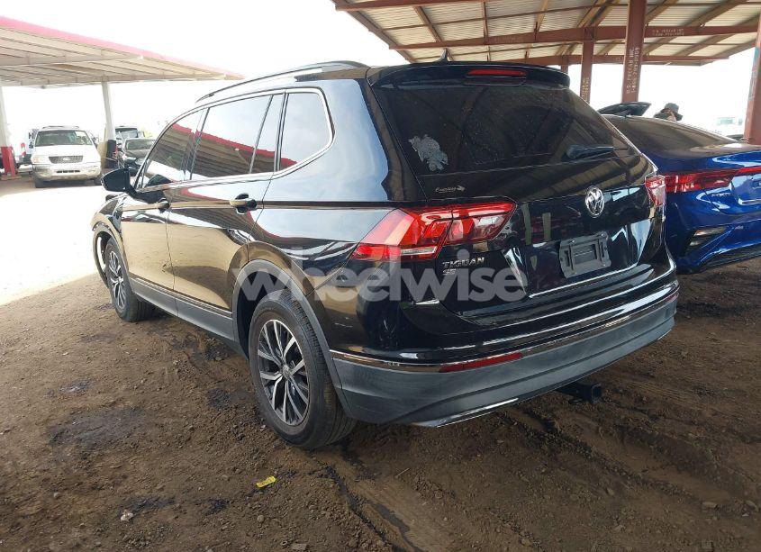 Photo 3 of 2018 Volkswagen Tiguan 2.0T SE/2.0T SEL (VIN 3VV3B7AX1JM036551)