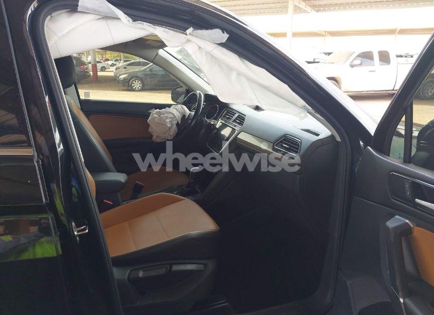 Photo 5 of 2018 Volkswagen Tiguan 2.0T SE/2.0T SEL (VIN 3VV3B7AX1JM036551)