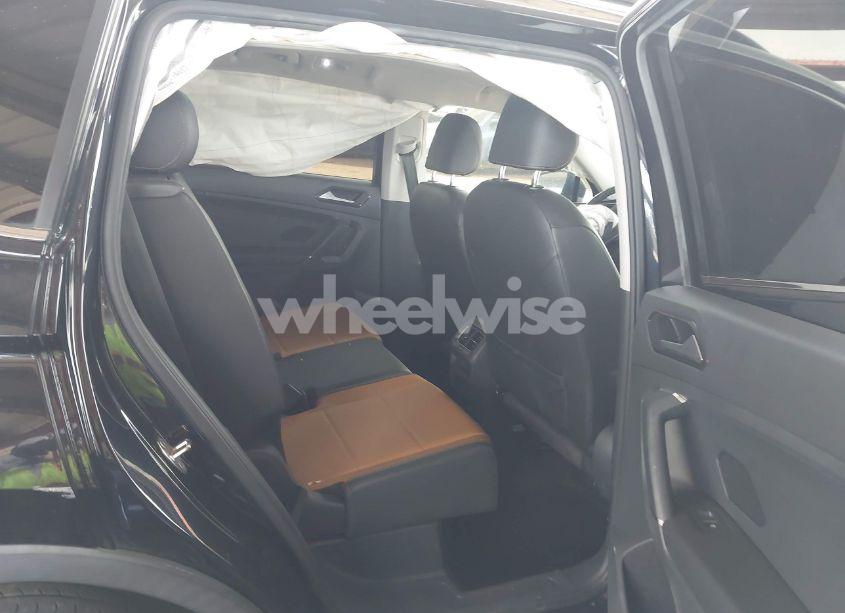 Photo 8 of 2018 Volkswagen Tiguan 2.0T SE/2.0T SEL (VIN 3VV3B7AX1JM036551)
