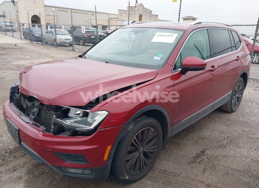 Photo 2 of 2018 Volkswagen Tiguan 2.0T SE/2.0T SEL (VIN 3VV3B7AX1JM044794)