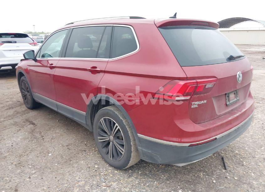 Photo 3 of 2018 Volkswagen Tiguan 2.0T SE/2.0T SEL (VIN 3VV3B7AX1JM044794)