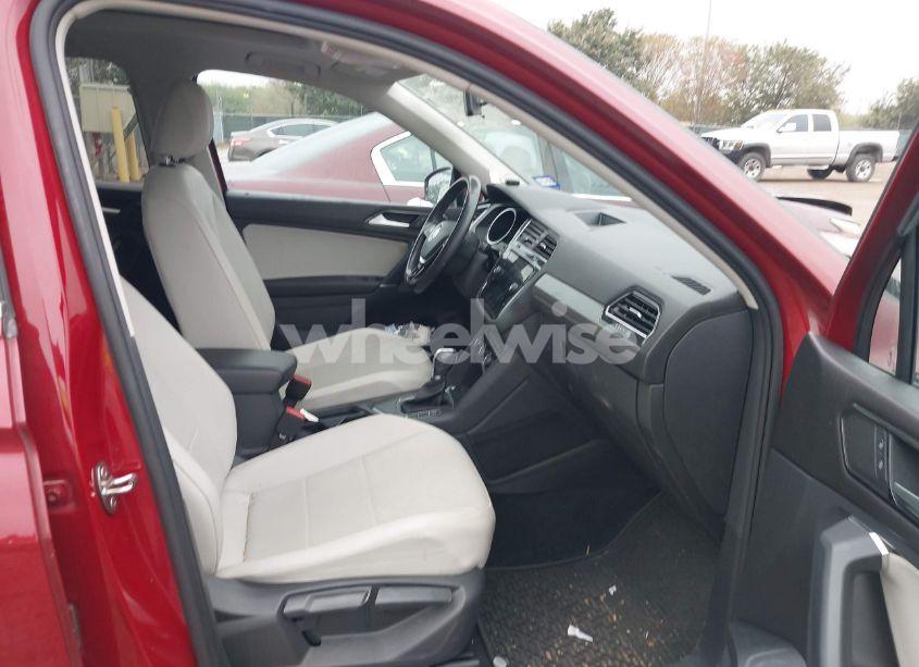 Photo 5 of 2018 Volkswagen Tiguan 2.0T SE/2.0T SEL (VIN 3VV3B7AX1JM044794)