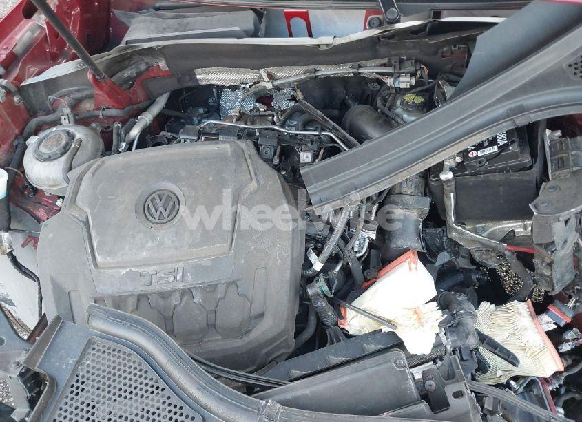 Photo 10 of 2018 Volkswagen Tiguan (VIN 3VV3B7AX1JM076161)