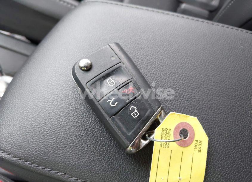 Photo 11 of 2018 Volkswagen Tiguan (VIN 3VV3B7AX1JM076161)