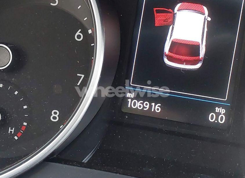 Photo 16 of 2018 Volkswagen Tiguan (VIN 3VV3B7AX1JM076161)