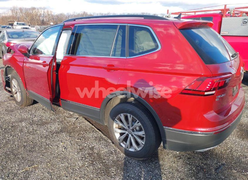 Photo 3 of 2018 Volkswagen Tiguan (VIN 3VV3B7AX1JM076161)