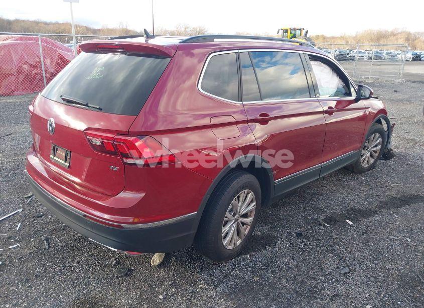 Photo 4 of 2018 Volkswagen Tiguan (VIN 3VV3B7AX1JM076161)
