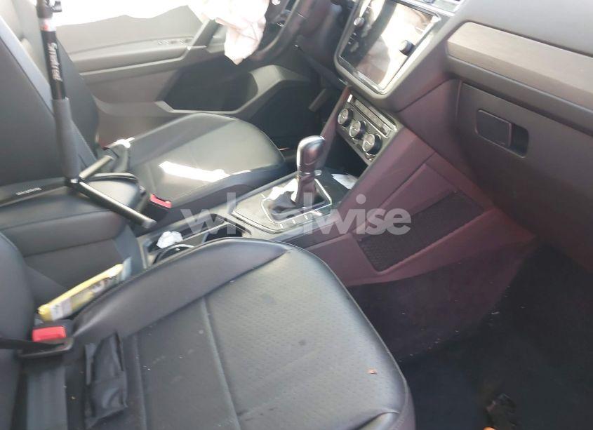 Photo 5 of 2018 Volkswagen Tiguan (VIN 3VV3B7AX1JM076161)