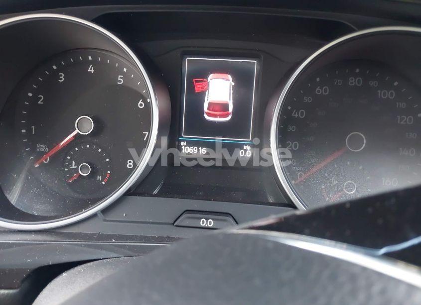 Photo 7 of 2018 Volkswagen Tiguan (VIN 3VV3B7AX1JM076161)