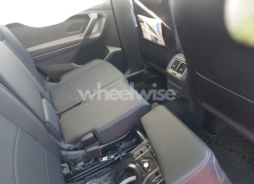 Photo 8 of 2018 Volkswagen Tiguan (VIN 3VV3B7AX1JM076161)