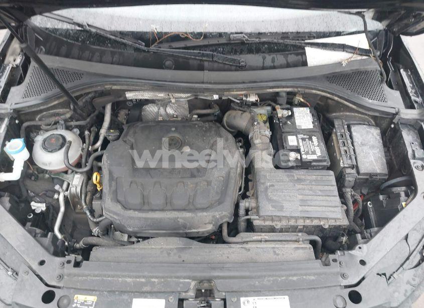 Photo 10 of 2018 Volkswagen Tiguan 2.0T SE/2.0T SEL (VIN 3VV3B7AX1JM140389)