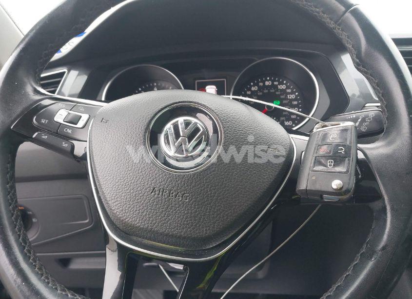 Photo 11 of 2018 Volkswagen Tiguan 2.0T SE/2.0T SEL (VIN 3VV3B7AX1JM140389)