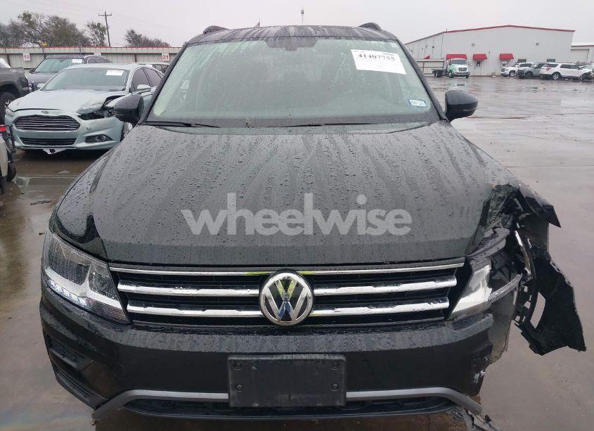 Photo 12 of 2018 Volkswagen Tiguan 2.0T SE/2.0T SEL (VIN 3VV3B7AX1JM140389)