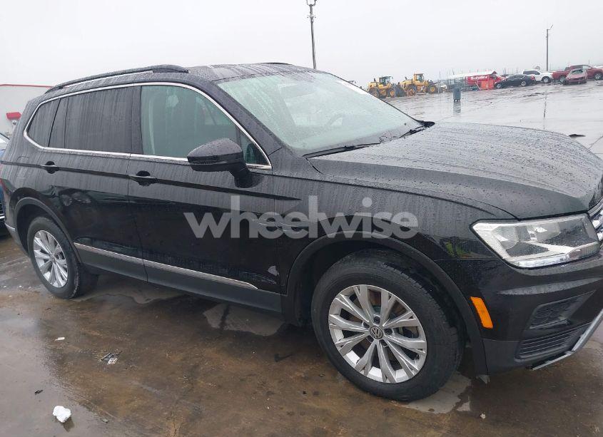 Photo 13 of 2018 Volkswagen Tiguan 2.0T SE/2.0T SEL (VIN 3VV3B7AX1JM140389)