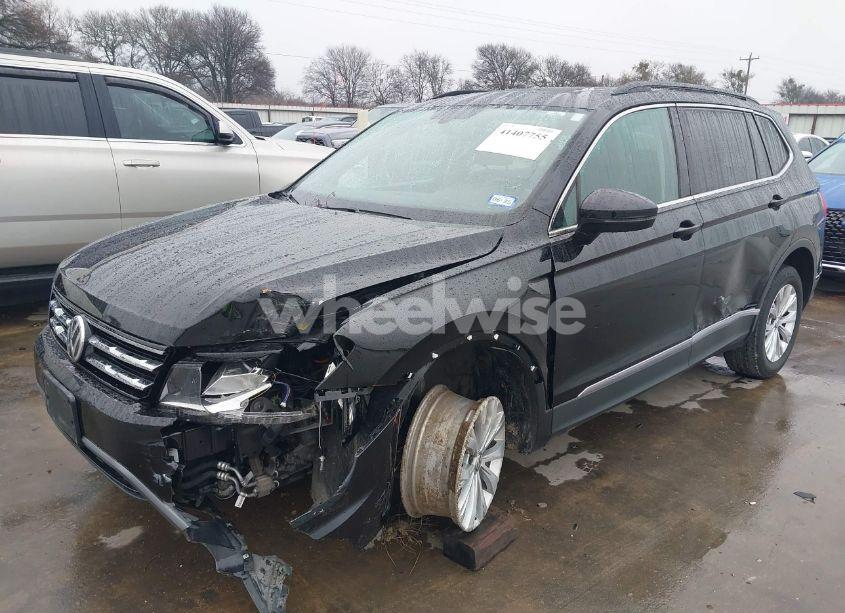 Photo 2 of 2018 Volkswagen Tiguan 2.0T SE/2.0T SEL (VIN 3VV3B7AX1JM140389)