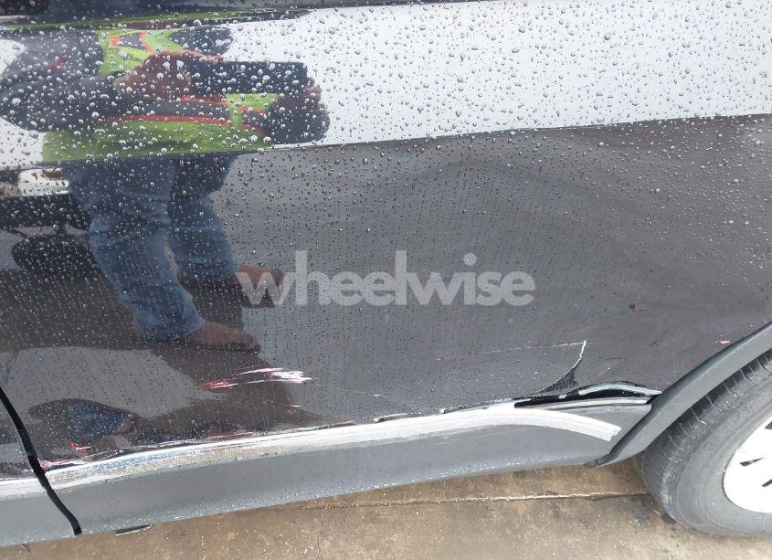 Photo 20 of 2018 Volkswagen Tiguan 2.0T SE/2.0T SEL (VIN 3VV3B7AX1JM140389)