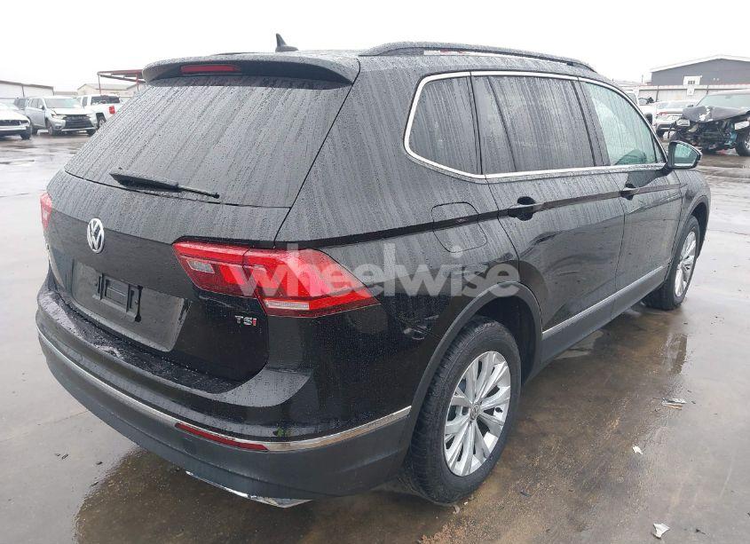 Photo 4 of 2018 Volkswagen Tiguan 2.0T SE/2.0T SEL (VIN 3VV3B7AX1JM140389)