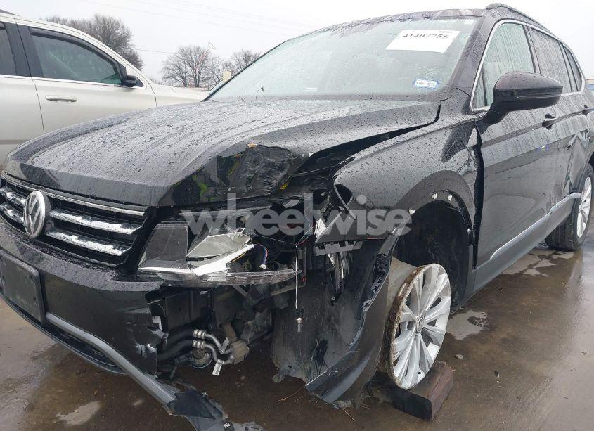 Photo 6 of 2018 Volkswagen Tiguan 2.0T SE/2.0T SEL (VIN 3VV3B7AX1JM140389)