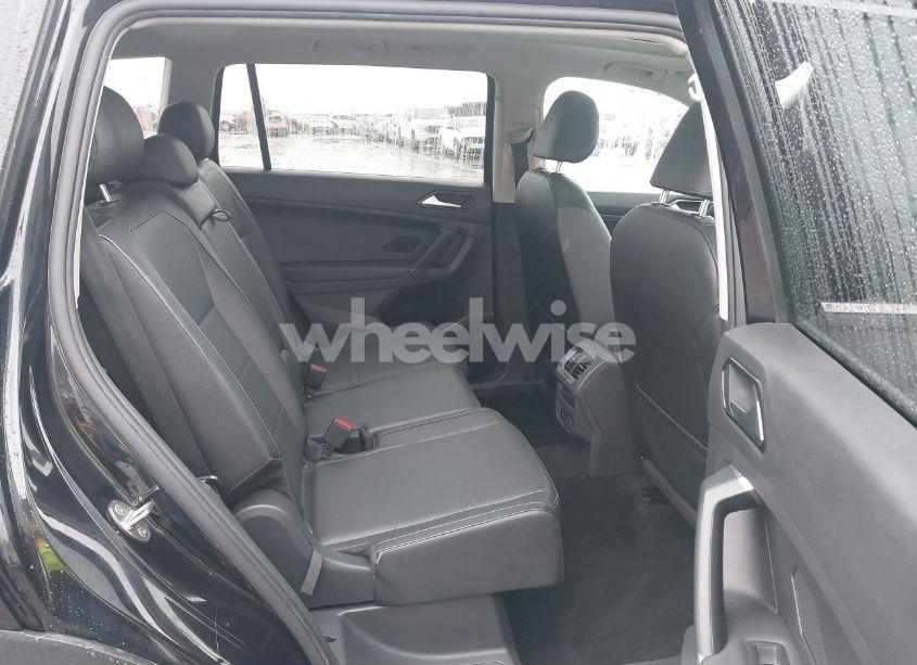 Photo 8 of 2018 Volkswagen Tiguan 2.0T SE/2.0T SEL (VIN 3VV3B7AX1JM140389)