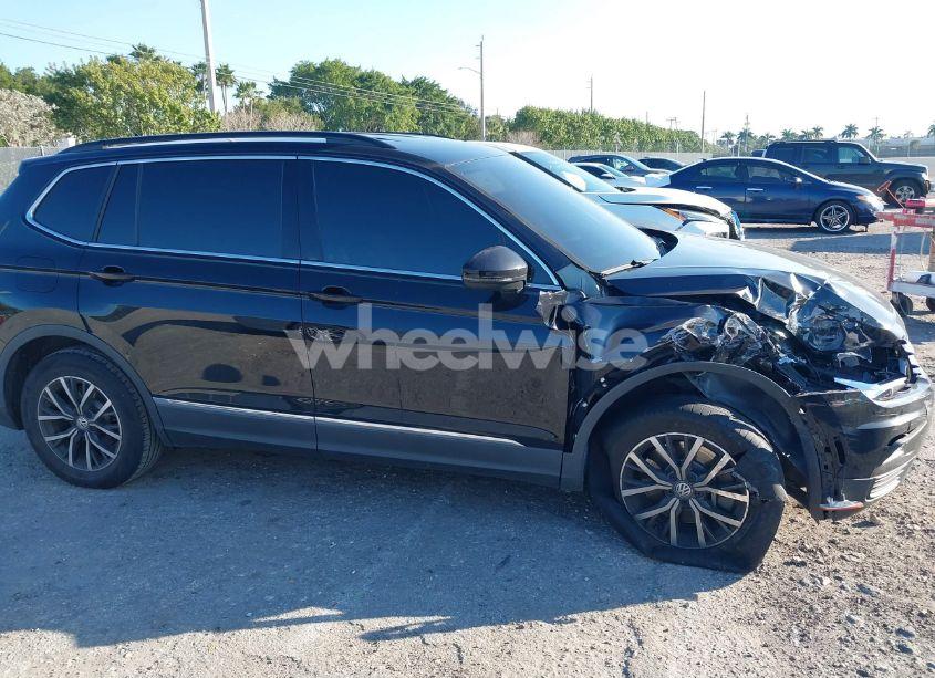 Photo 13 of 2020 Volkswagen Tiguan 2.0T SE/2.0T SE R-LINE BLACK/2.0T SEL (VIN 3VV3B7AX1LM019574)