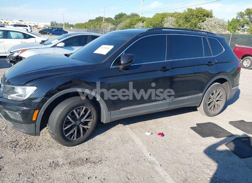 Photo 2 of 2020 Volkswagen Tiguan 2.0T SE/2.0T SE R-LINE BLACK/2.0T SEL (VIN 3VV3B7AX1LM019574)