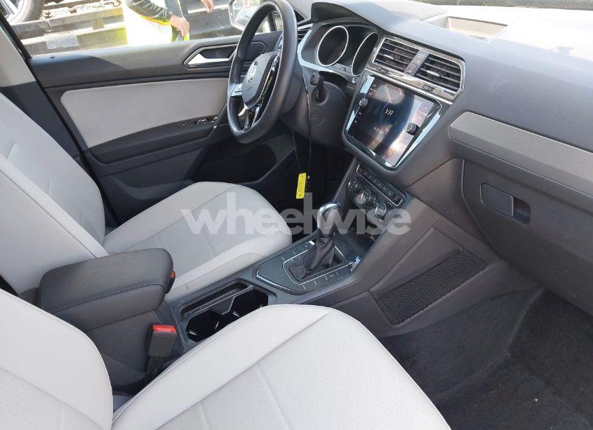 Photo 5 of 2020 Volkswagen Tiguan 2.0T SE/2.0T SE R-LINE BLACK/2.0T SEL (VIN 3VV3B7AX1LM033152)