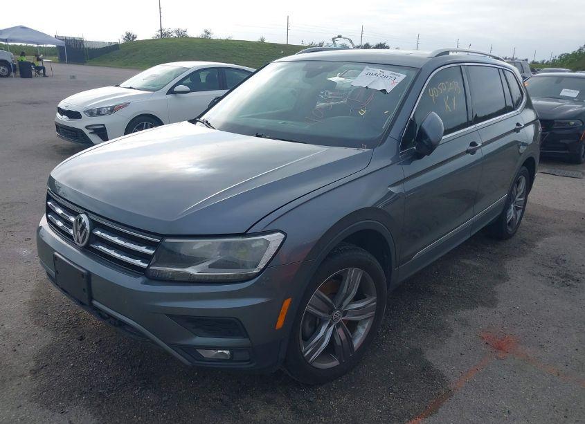 Photo 2 of 2020 Volkswagen Tiguan 2.0T SE/2.0T SE R-LINE BLACK/2.0T SEL (VIN 3VV3B7AX1LM074218)