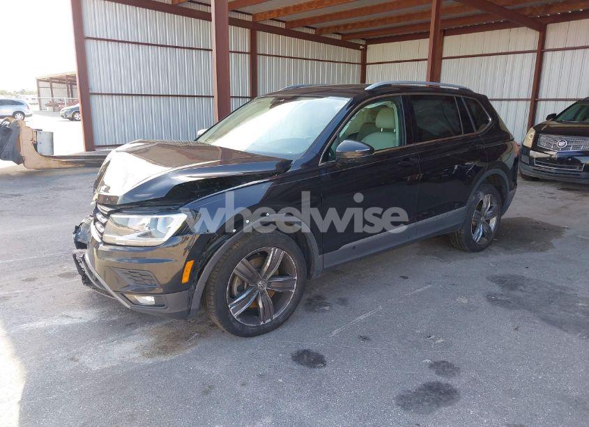 Photo 2 of 2020 Volkswagen Tiguan 2.0T SE/2.0T SE R-LINE BLACK/2.0T SEL (VIN 3VV3B7AX1LM139973)