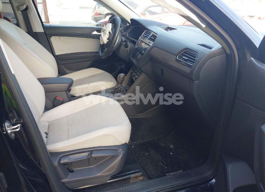 Photo 5 of 2020 Volkswagen Tiguan 2.0T SE/2.0T SE R-LINE BLACK/2.0T SEL (VIN 3VV3B7AX1LM139973)