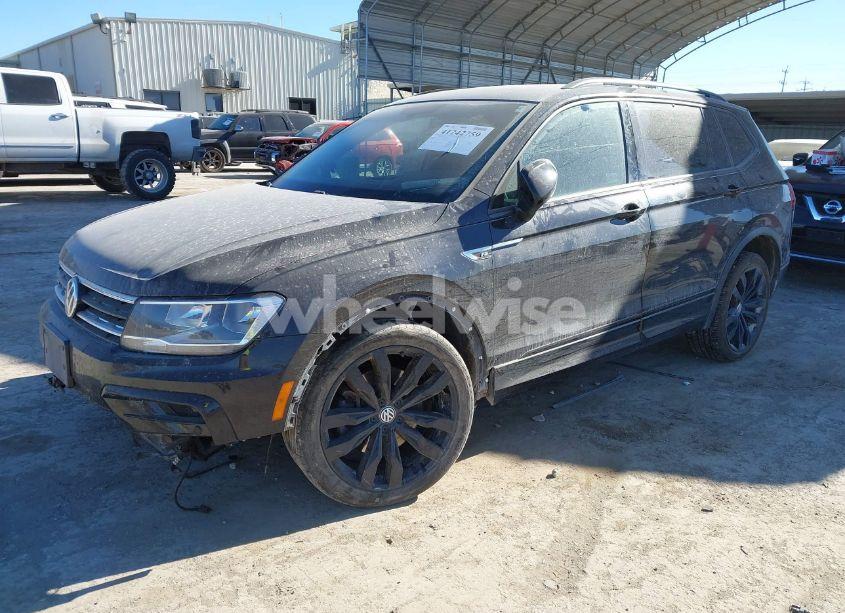 Photo 2 of 2020 Volkswagen Tiguan 2.0T SE/2.0T SE R-LINE BLACK/2.0T SEL (VIN 3VV3B7AX1LM156384)
