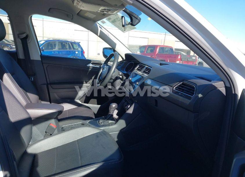 Photo 5 of 2021 Volkswagen Tiguan 2.0T SE/2.0T SE R-LINE BLACK/2.0T SEL (VIN 3VV3B7AX1MM113634)