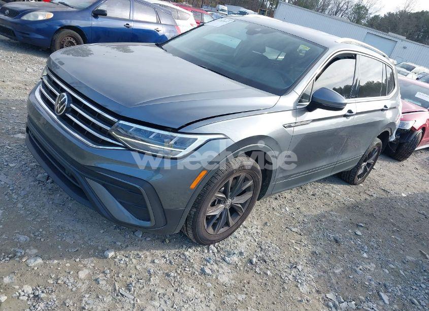 Photo 2 of 2022 Volkswagen Tiguan 2.0T SE (VIN 3VV3B7AX1NM126028)