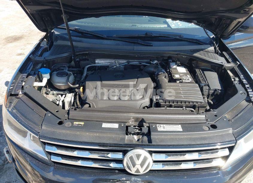 Photo 10 of 2018 Volkswagen Tiguan 2.0T SE/2.0T SEL (VIN 3VV3B7AX2JM006894)