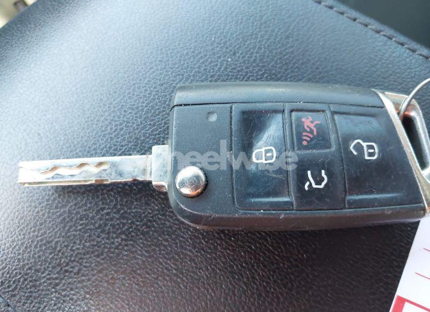 Photo 11 of 2018 Volkswagen Tiguan 2.0T SE/2.0T SEL (VIN 3VV3B7AX2JM006894)