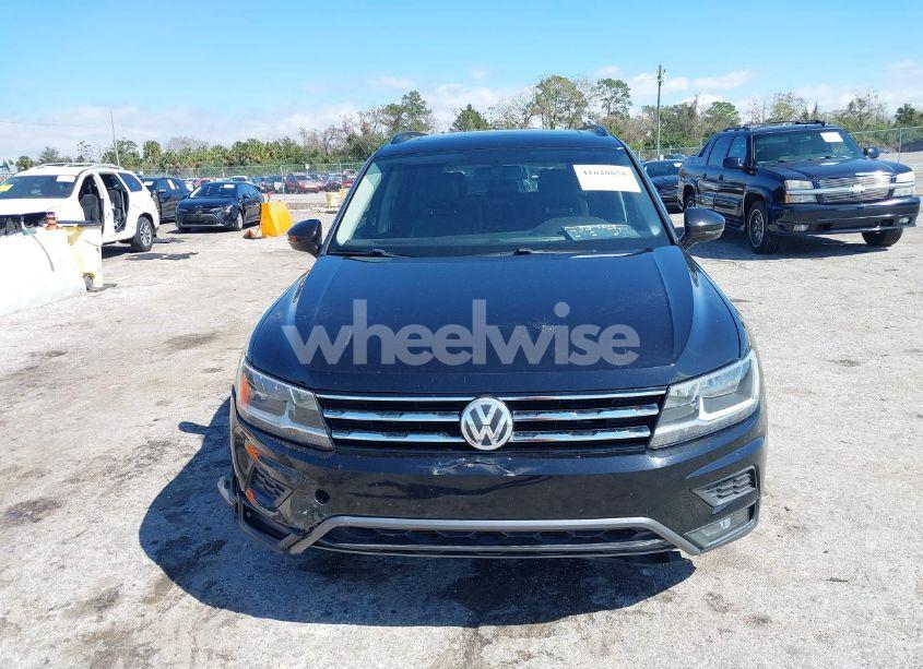 Photo 12 of 2018 Volkswagen Tiguan 2.0T SE/2.0T SEL (VIN 3VV3B7AX2JM006894)