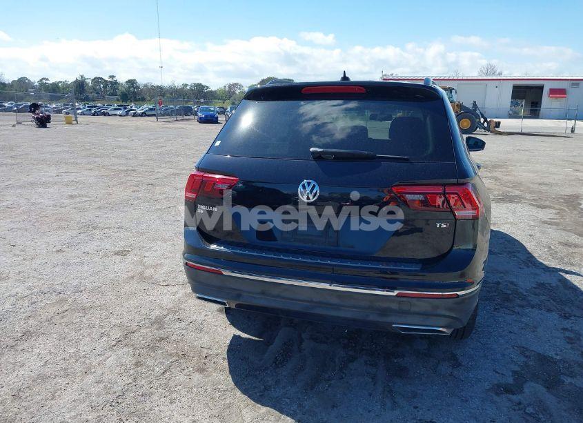Photo 16 of 2018 Volkswagen Tiguan 2.0T SE/2.0T SEL (VIN 3VV3B7AX2JM006894)