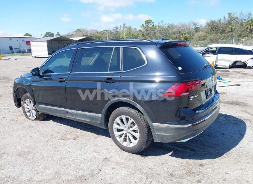 Photo 3 of 2018 Volkswagen Tiguan 2.0T SE/2.0T SEL (VIN 3VV3B7AX2JM006894)
