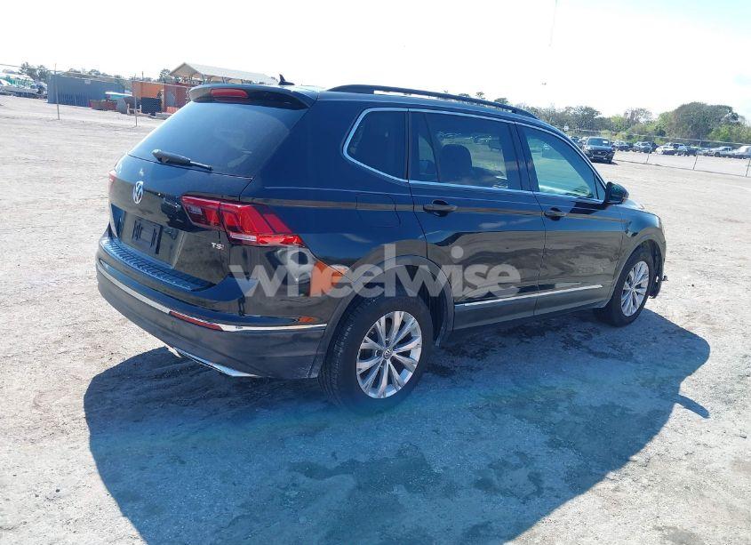 Photo 4 of 2018 Volkswagen Tiguan 2.0T SE/2.0T SEL (VIN 3VV3B7AX2JM006894)