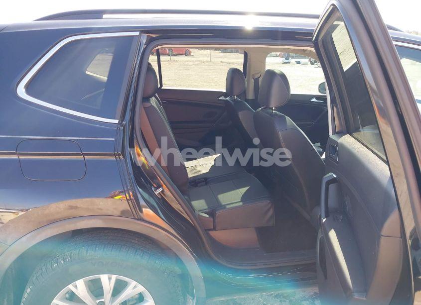 Photo 8 of 2018 Volkswagen Tiguan 2.0T SE/2.0T SEL (VIN 3VV3B7AX2JM006894)