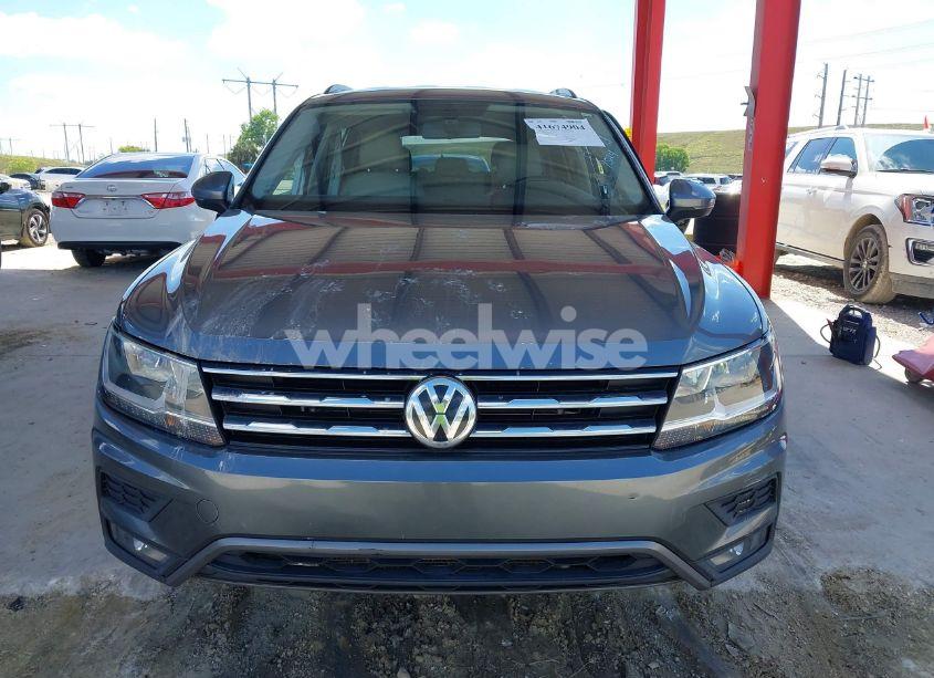 Photo 13 of 2018 Volkswagen Tiguan 2.0T SE/2.0T SEL (VIN 3VV3B7AX2JM017524)