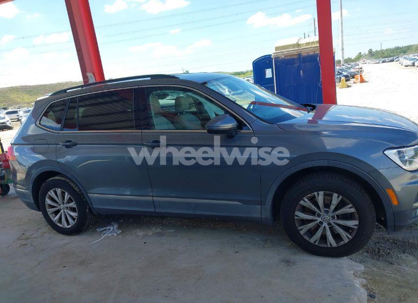 Photo 14 of 2018 Volkswagen Tiguan 2.0T SE/2.0T SEL (VIN 3VV3B7AX2JM017524)