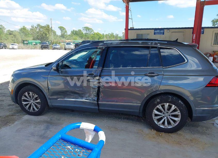 Photo 15 of 2018 Volkswagen Tiguan 2.0T SE/2.0T SEL (VIN 3VV3B7AX2JM017524)
