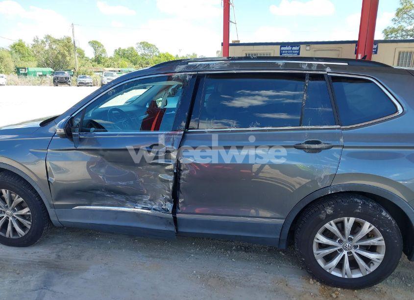 Photo 6 of 2018 Volkswagen Tiguan 2.0T SE/2.0T SEL (VIN 3VV3B7AX2JM017524)