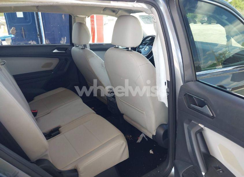 Photo 8 of 2018 Volkswagen Tiguan 2.0T SE/2.0T SEL (VIN 3VV3B7AX2JM017524)