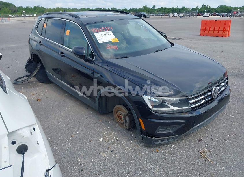 2018 Volkswagen Tiguan 2.0T SE/2.0T SEL (VIN 3VV3B7AX2JM049650) main photo