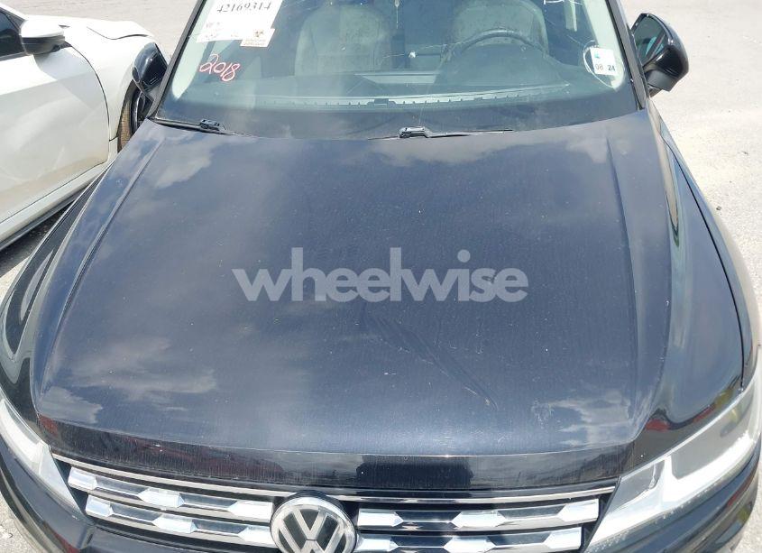 Photo 10 of 2018 Volkswagen Tiguan 2.0T SE/2.0T SEL (VIN 3VV3B7AX2JM049650)